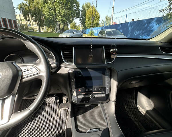 Чорний Інфініті QX50, об'ємом двигуна 2 л та пробігом 131 тис. км за 24500 $, фото 18 на Automoto.ua