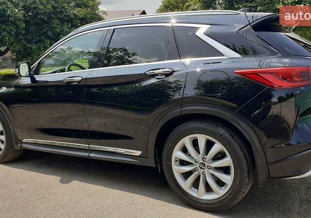Черный Инфинити QX50, объемом двигателя 2 л и пробегом 131 тыс. км за 21700 $, фото 1 на Automoto.ua