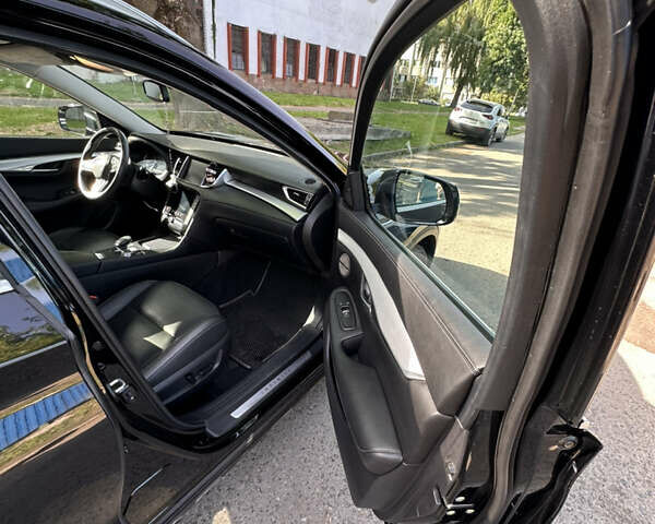 Чорний Інфініті QX50, об'ємом двигуна 2 л та пробігом 131 тис. км за 24500 $, фото 37 на Automoto.ua