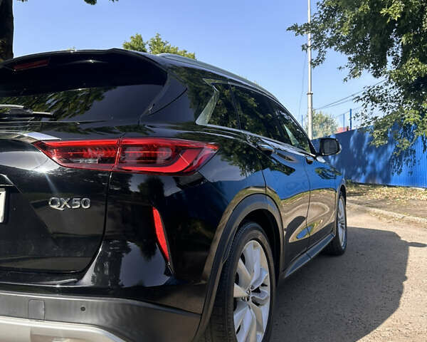 Чорний Інфініті QX50, об'ємом двигуна 2 л та пробігом 131 тис. км за 24500 $, фото 11 на Automoto.ua