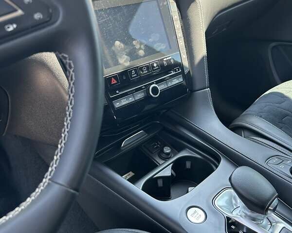 Чорний Інфініті QX50, об'ємом двигуна 2 л та пробігом 93 тис. км за 22200 $, фото 11 на Automoto.ua