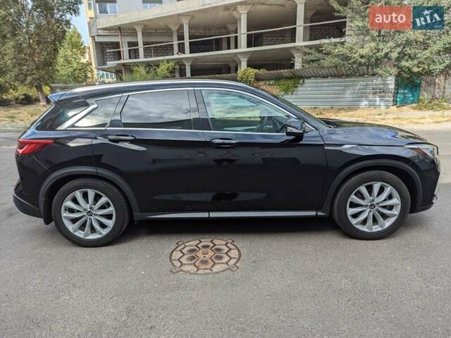 Чорний Інфініті QX50, об'ємом двигуна 2 л та пробігом 180 тис. км за 18500 $, фото 6 на Automoto.ua