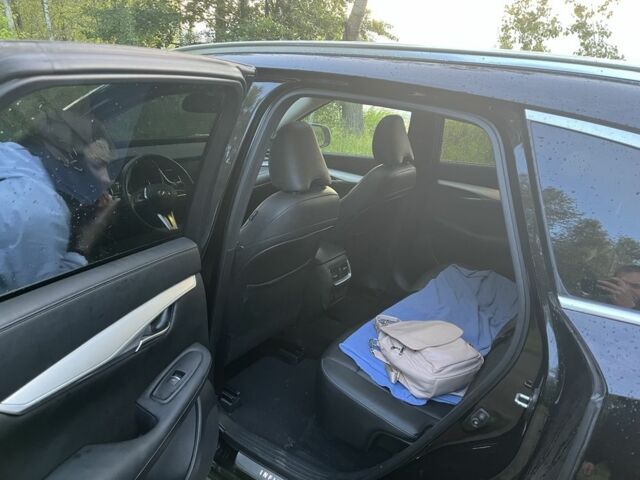 Чорний Інфініті QX50, об'ємом двигуна 2 л та пробігом 165 тис. км за 21500 $, фото 5 на Automoto.ua