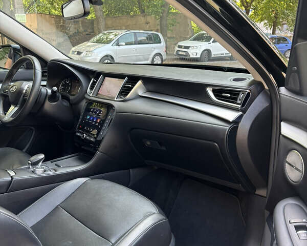 Черный Инфинити QX50, объемом двигателя 2 л и пробегом 155 тыс. км за 23500 $, фото 9 на Automoto.ua