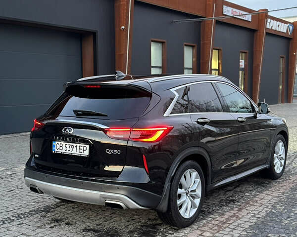 Черный Инфинити QX50, объемом двигателя 2 л и пробегом 137 тыс. км за 22500 $, фото 3 на Automoto.ua