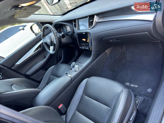 Чорний Інфініті QX50, об'ємом двигуна 2 л та пробігом 112 тис. км за 27000 $, фото 5 на Automoto.ua