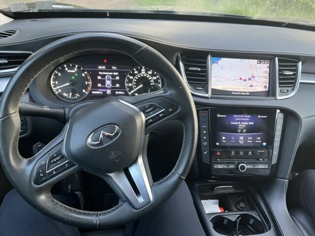 Чорний Інфініті QX50, об'ємом двигуна 2 л та пробігом 165 тис. км за 21500 $, фото 7 на Automoto.ua