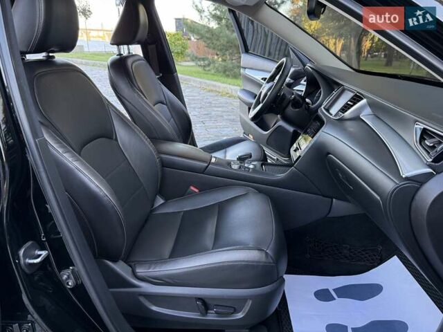 Черный Инфинити QX50, объемом двигателя 2 л и пробегом 84 тыс. км за 23999 $, фото 143 на Automoto.ua