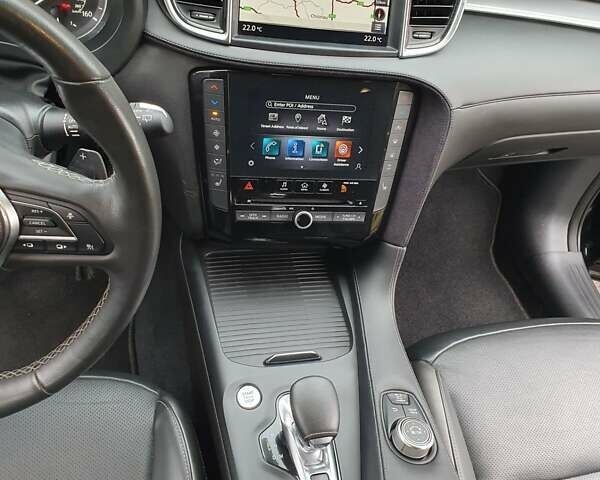 Черный Инфинити QX50, объемом двигателя 2 л и пробегом 17 тыс. км за 31000 $, фото 9 на Automoto.ua