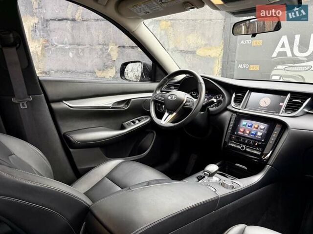 Черный Инфинити QX50, объемом двигателя 2 л и пробегом 34 тыс. км за 24500 $, фото 12 на Automoto.ua