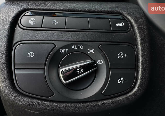 Чорний Інфініті QX50, об'ємом двигуна 2 л та пробігом 54 тис. км за 25888 $, фото 66 на Automoto.ua