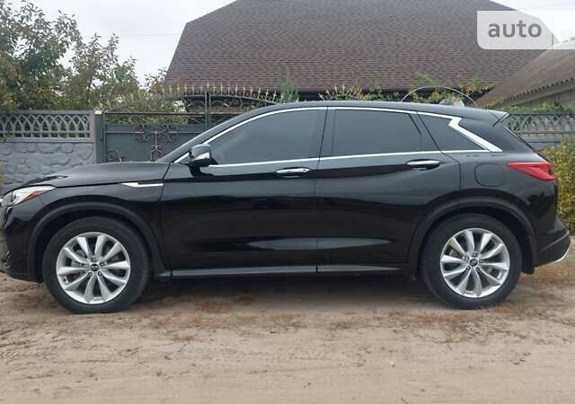 Черный Инфинити QX50, объемом двигателя 2 л и пробегом 32 тыс. км за 26000 $, фото 2 на Automoto.ua