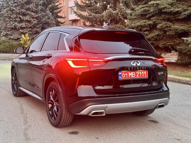 Чорний Інфініті QX50, об'ємом двигуна 2 л та пробігом 120 тис. км за 20800 $, фото 4 на Automoto.ua