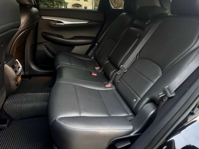 Чорний Інфініті QX50, об'ємом двигуна 2 л та пробігом 120 тис. км за 20800 $, фото 16 на Automoto.ua