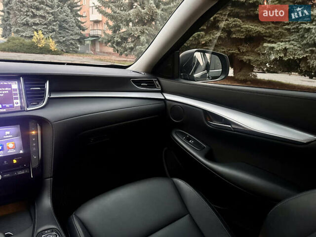 Черный Инфинити QX50, объемом двигателя 1.99 л и пробегом 120 тыс. км за 20350 $, фото 72 на Automoto.ua