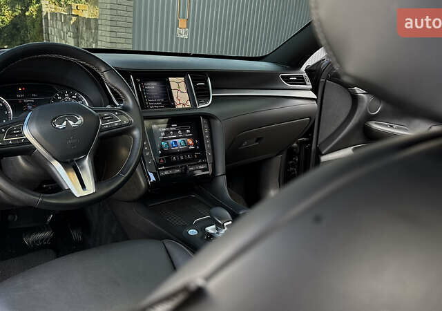 Чорний Інфініті QX50, об'ємом двигуна 2 л та пробігом 54 тис. км за 25888 $, фото 90 на Automoto.ua