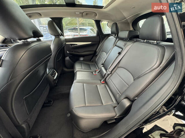 Черный Инфинити QX50, объемом двигателя 2 л и пробегом 135 тыс. км за 21950 $, фото 20 на Automoto.ua