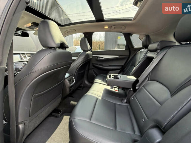 Чорний Інфініті QX50, об'ємом двигуна 1.99 л та пробігом 77 тис. км за 25555 $, фото 7 на Automoto.ua