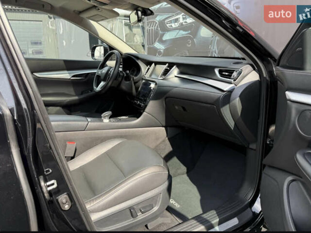 Чорний Інфініті QX50, об'ємом двигуна 1.99 л та пробігом 77 тис. км за 25555 $, фото 8 на Automoto.ua