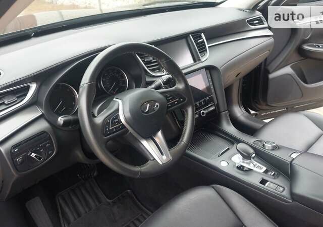 Черный Инфинити QX50, объемом двигателя 2 л и пробегом 32 тыс. км за 26000 $, фото 8 на Automoto.ua