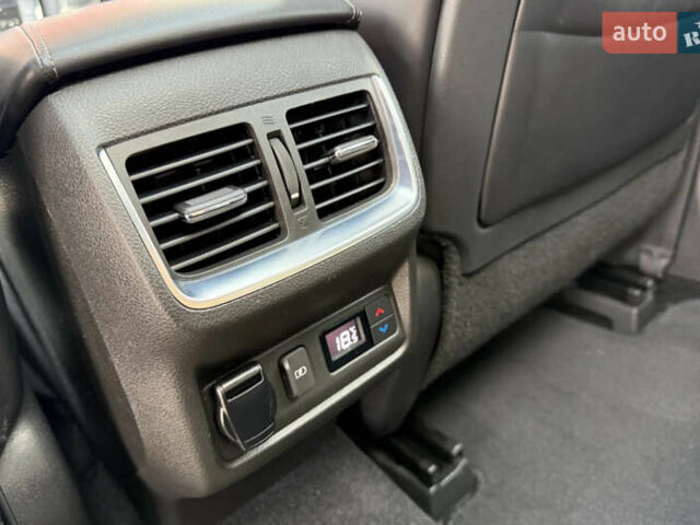 Чорний Інфініті QX50, об'ємом двигуна 1.99 л та пробігом 77 тис. км за 25555 $, фото 13 на Automoto.ua
