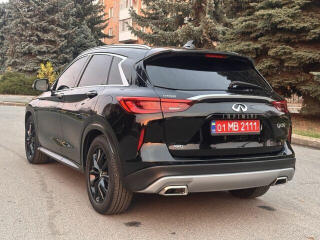 Чорний Інфініті QX50, об'ємом двигуна 2 л та пробігом 120 тис. км за 20800 $, фото 6 на Automoto.ua