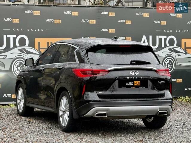 Черный Инфинити QX50, объемом двигателя 2 л и пробегом 34 тыс. км за 24500 $, фото 4 на Automoto.ua