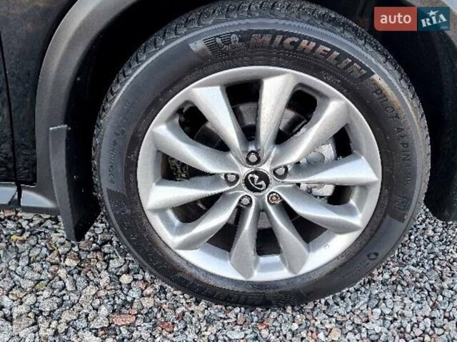 Черный Инфинити QX50, объемом двигателя 2 л и пробегом 68 тыс. км за 23500 $, фото 4 на Automoto.ua