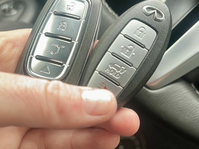 Чорний Інфініті QX50, об'ємом двигуна 2 л та пробігом 120 тис. км за 20800 $, фото 20 на Automoto.ua