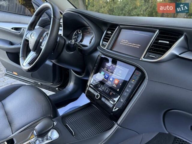 Черный Инфинити QX50, объемом двигателя 2 л и пробегом 84 тыс. км за 23999 $, фото 150 на Automoto.ua