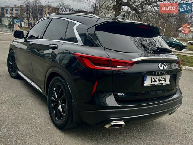 Чорний Інфініті QX50, об'ємом двигуна 2 л та пробігом 68 тис. км за 25999 $, фото 6 на Automoto.ua
