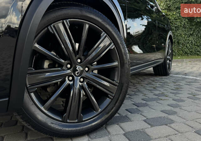 Чорний Інфініті QX50, об'ємом двигуна 2 л та пробігом 54 тис. км за 25888 $, фото 13 на Automoto.ua