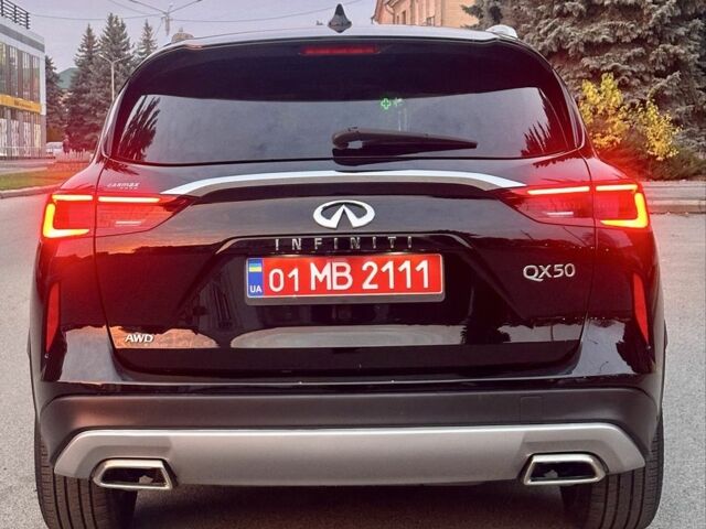 Чорний Інфініті QX50, об'ємом двигуна 2 л та пробігом 120 тис. км за 20800 $, фото 2 на Automoto.ua