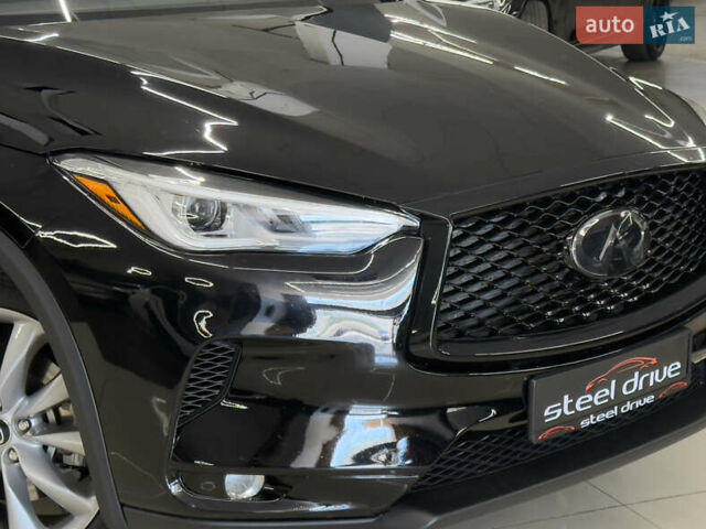 Чорний Інфініті QX50, об'ємом двигуна 2 л та пробігом 80 тис. км за 24499 $, фото 2 на Automoto.ua