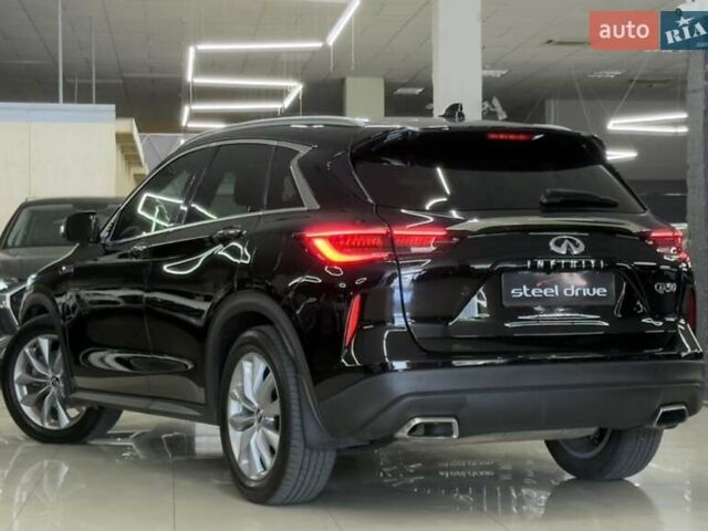 Черный Инфинити QX50, объемом двигателя 2 л и пробегом 80 тыс. км за 25999 $, фото 4 на Automoto.ua