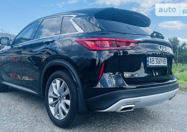 Чорний Інфініті QX50, об'ємом двигуна 2 л та пробігом 14 тис. км за 28499 $, фото 7 на Automoto.ua