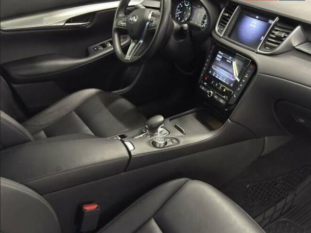 Черный Инфинити QX50, объемом двигателя 2 л и пробегом 80 тыс. км за 25999 $, фото 1 на Automoto.ua