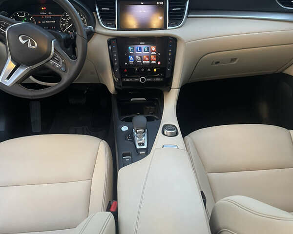 Чорний Інфініті QX50, об'ємом двигуна 2 л та пробігом 162 тис. км за 20999 $, фото 47 на Automoto.ua