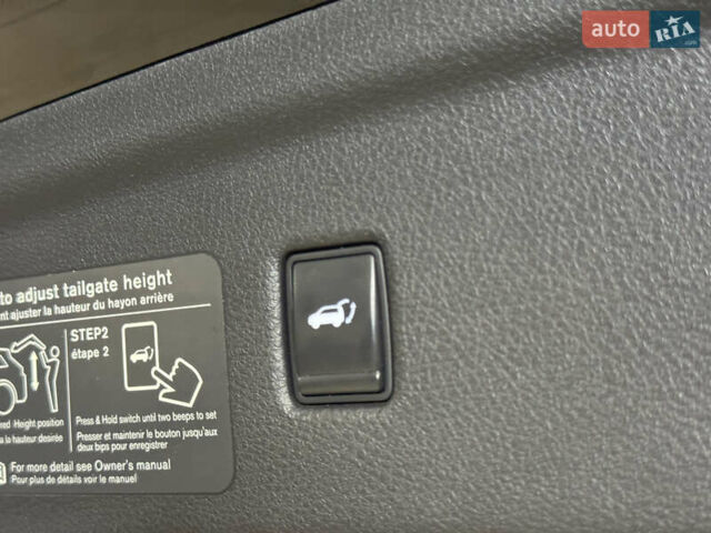Чорний Інфініті QX50, об'ємом двигуна 2 л та пробігом 80 тис. км за 24499 $, фото 25 на Automoto.ua