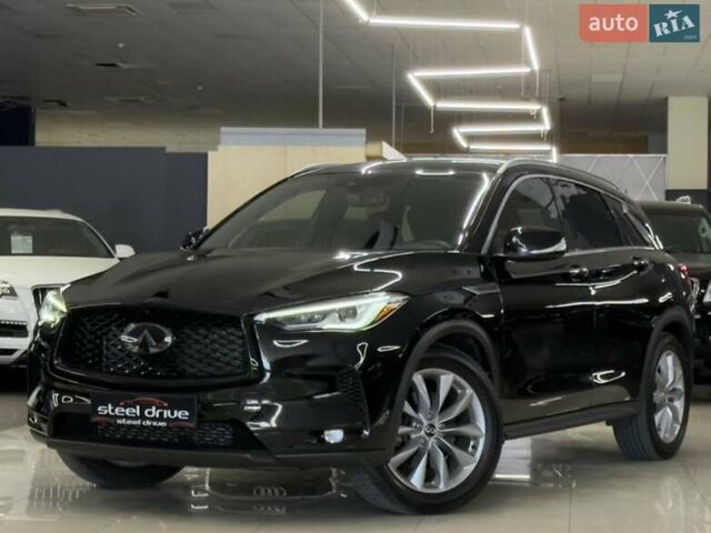 Черный Инфинити QX50, объемом двигателя 2 л и пробегом 80 тыс. км за 25999 $, фото 2 на Automoto.ua