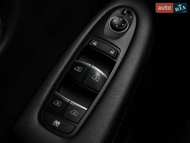 Черный Инфинити QX50, объемом двигателя 2 л и пробегом 83 тыс. км за 21999 $, фото 31 на Automoto.ua