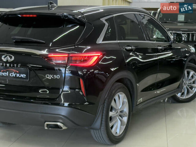 Чорний Інфініті QX50, об'ємом двигуна 2 л та пробігом 80 тис. км за 24499 $, фото 12 на Automoto.ua