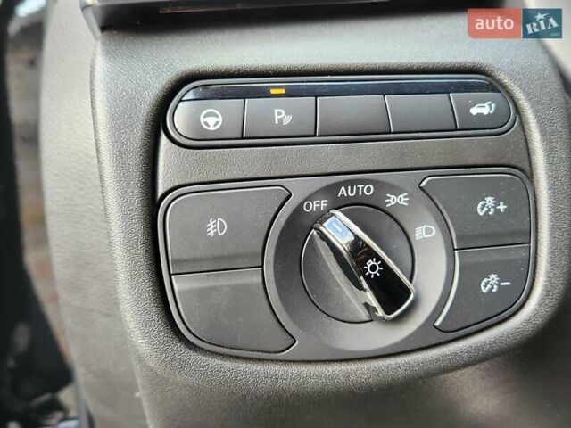 Черный Инфинити QX50, объемом двигателя 2 л и пробегом 49 тыс. км за 21777 $, фото 18 на Automoto.ua