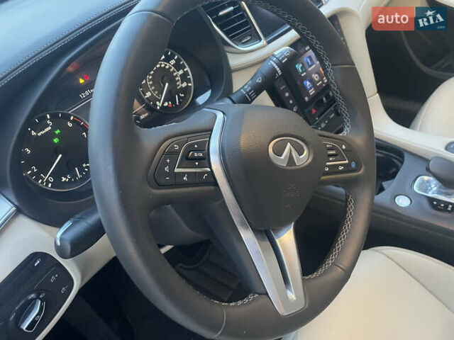 Чорний Інфініті QX50, об'ємом двигуна 2 л та пробігом 162 тис. км за 20999 $, фото 63 на Automoto.ua