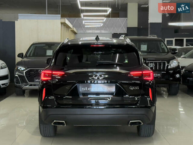 Чорний Інфініті QX50, об'ємом двигуна 2 л та пробігом 80 тис. км за 24499 $, фото 10 на Automoto.ua