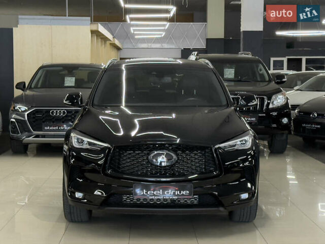 Чорний Інфініті QX50, об'ємом двигуна 2 л та пробігом 80 тис. км за 24499 $, фото 3 на Automoto.ua