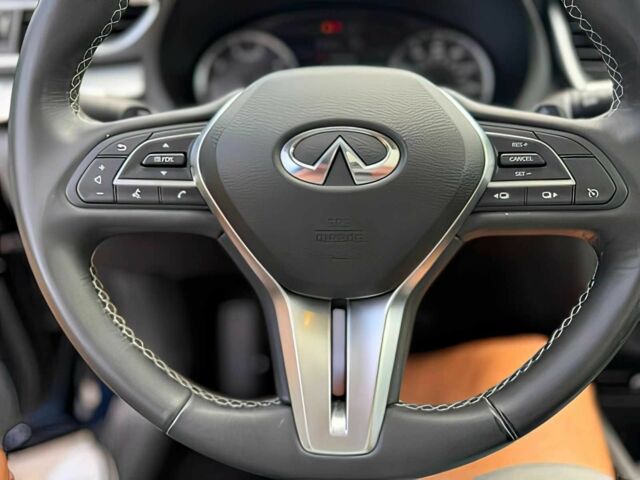 Черный Инфинити QX50, объемом двигателя 2 л и пробегом 48 тыс. км за 8300 $, фото 10 на Automoto.ua