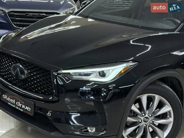 Черный Инфинити QX50, объемом двигателя 2 л и пробегом 83 тыс. км за 21999 $, фото 1 на Automoto.ua