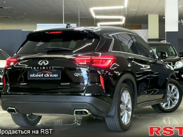 Черный Инфинити QX50, объемом двигателя 2 л и пробегом 80 тыс. км за 25999 $, фото 3 на Automoto.ua