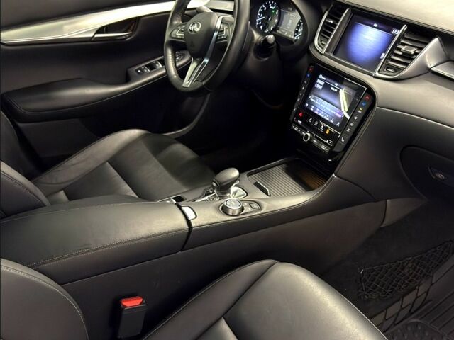 Черный Инфинити QX50, объемом двигателя 2 л и пробегом 80 тыс. км за 25999 $, фото 4 на Automoto.ua